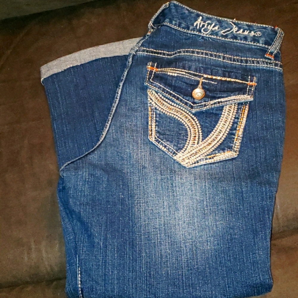 ARIYA JEANS - Picture 1 of 10